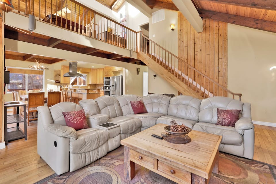 Cabin, Multiple Beds, Hot Tub, Mountain View (2384) | Living area
