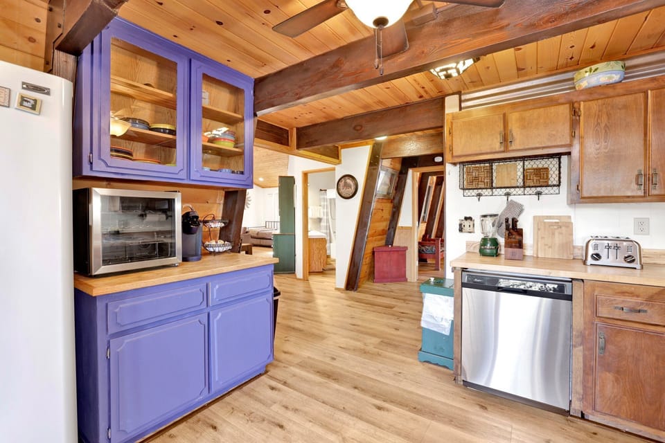 Cabin, Multiple Beds, Hot Tub, Mountain View (2413) | Private kitchen