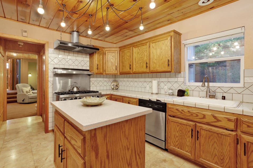 Cabin, Multiple Beds, Hot Tub, Mountain View (2321) | Private kitchen | Coffee/tea maker