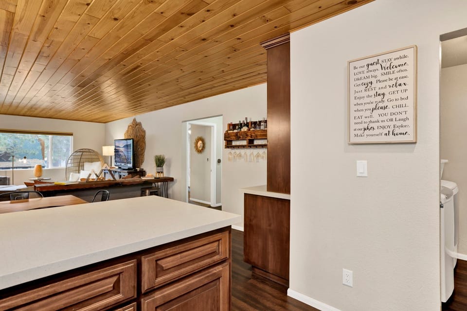 Cabin, Multiple Beds, Hot Tub, Mountain View (1926) | Dining