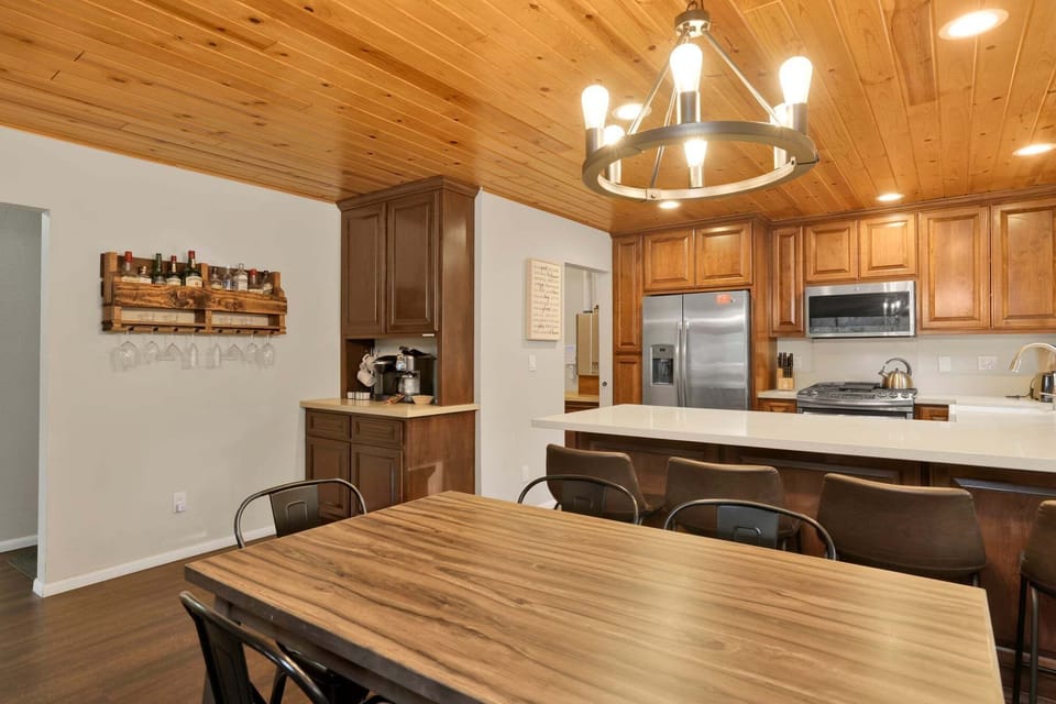 Cabin, Multiple Beds, Hot Tub, Mountain View (1926) | Private kitchen