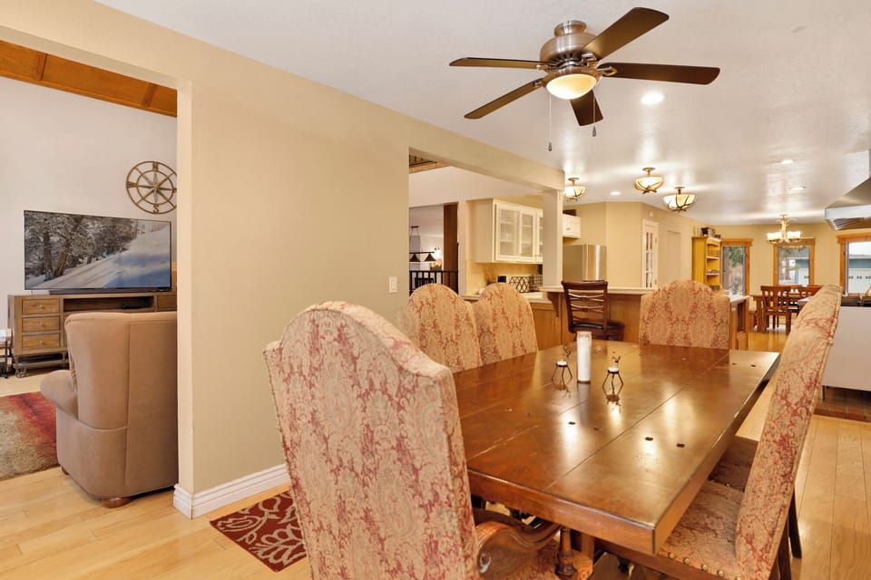 Cabin, Multiple Beds, Hot Tub, Mountain View (2201) | 4 bedrooms, individually decorated, individually furnished, bed sheets