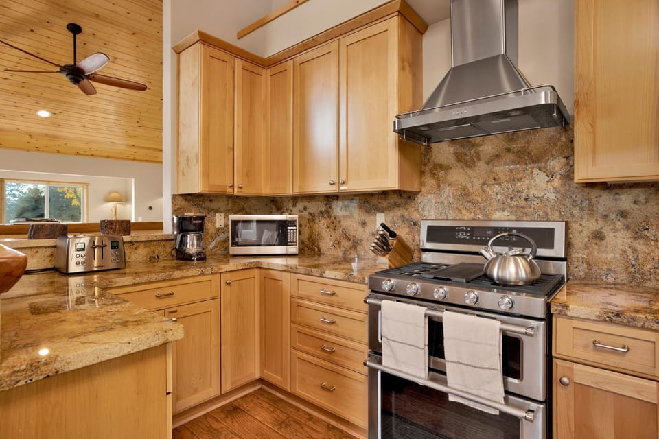 Cabin, Multiple Beds, Patio, Mountain View (2141) | Private kitchen