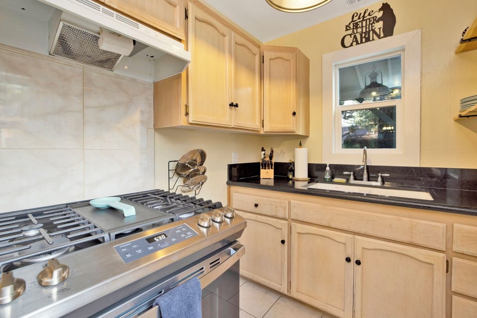 Cabin, 1 Double Bed with Sofa bed, Hot Tub, Mountain View (2315) | Private kitchen | Coffee/tea maker