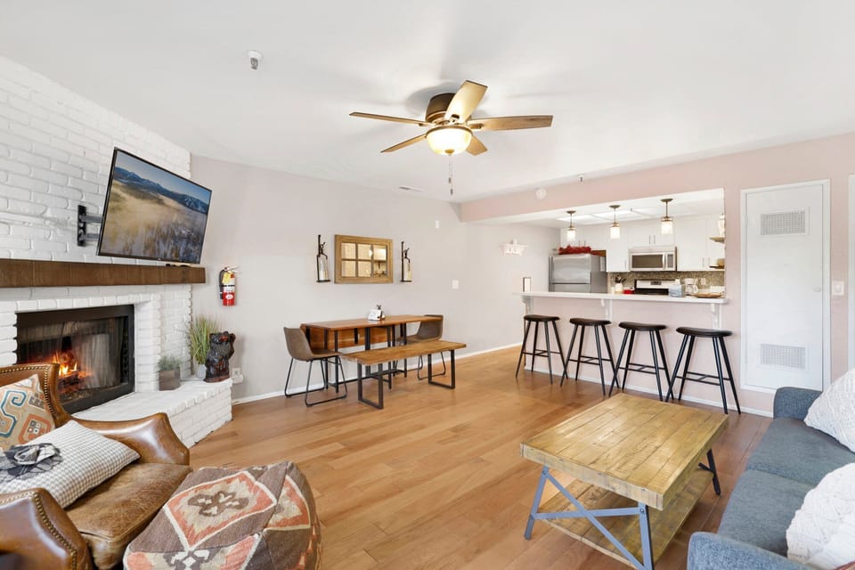 Condo, Multiple Beds, Patio, Mountain View (2205) | Living area | Fireplace