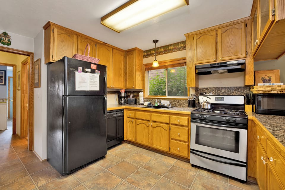 Cabin, Multiple Beds, Hot Tub, Mountain View (1945) | Private kitchen
