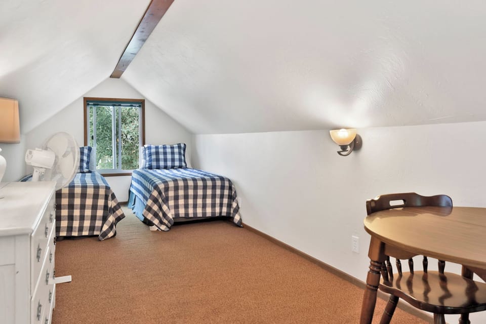 Cabin, Multiple Beds, Hot Tub, Mountain View (2120) | 3 bedrooms, individually decorated, individually furnished, bed sheets