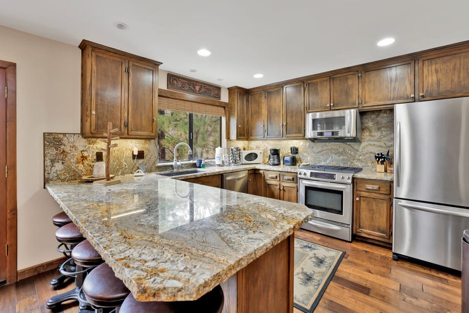 House, Multiple Beds, Hot Tub, Mountain View (1888) | Private kitchen | Coffee/tea maker
