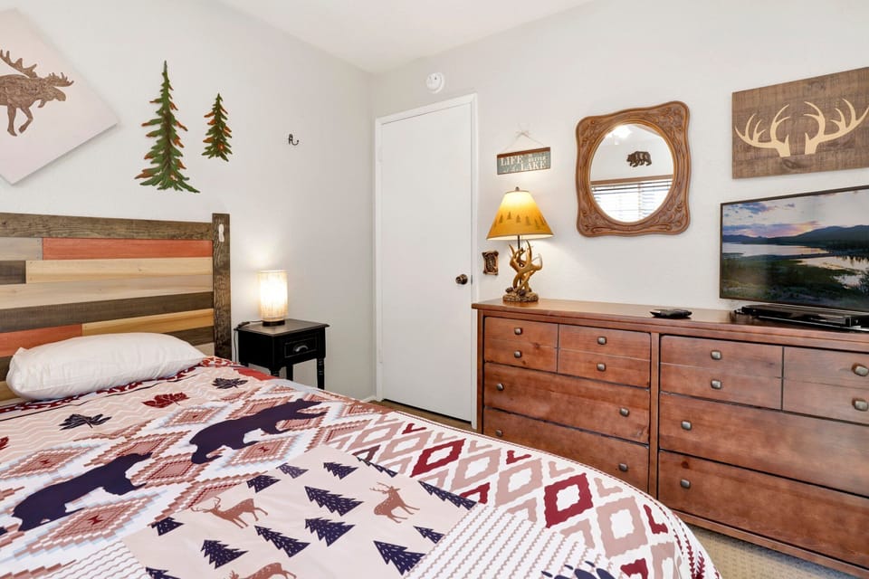 Cabin, Multiple Beds, Patio, Mountain View (2183) | 2 bedrooms, individually decorated, individually furnished, bed sheets