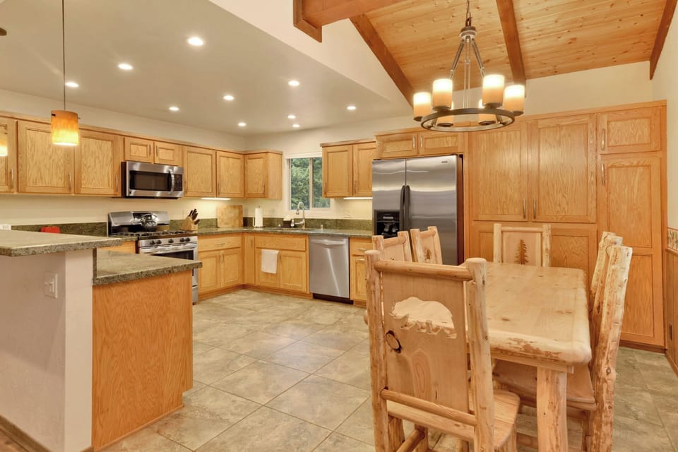 Cabin, Multiple Beds, Patio, Mountain View (1960) | Private kitchen