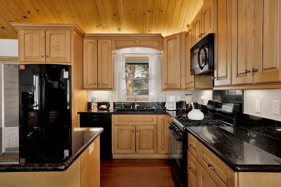 Cabin, Multiple Beds, Patio, Mountain View (1916) | Private kitchen