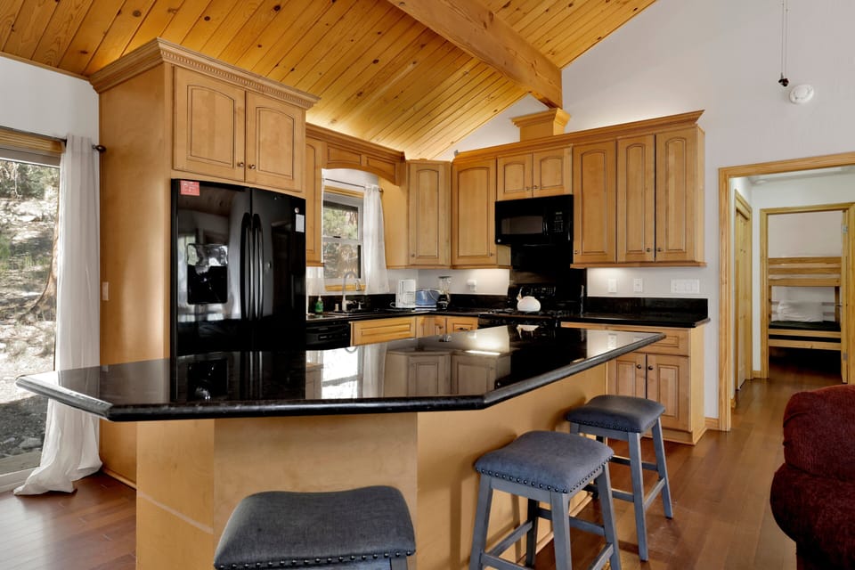Cabin, Multiple Beds, Patio, Mountain View (1916) | Private kitchen