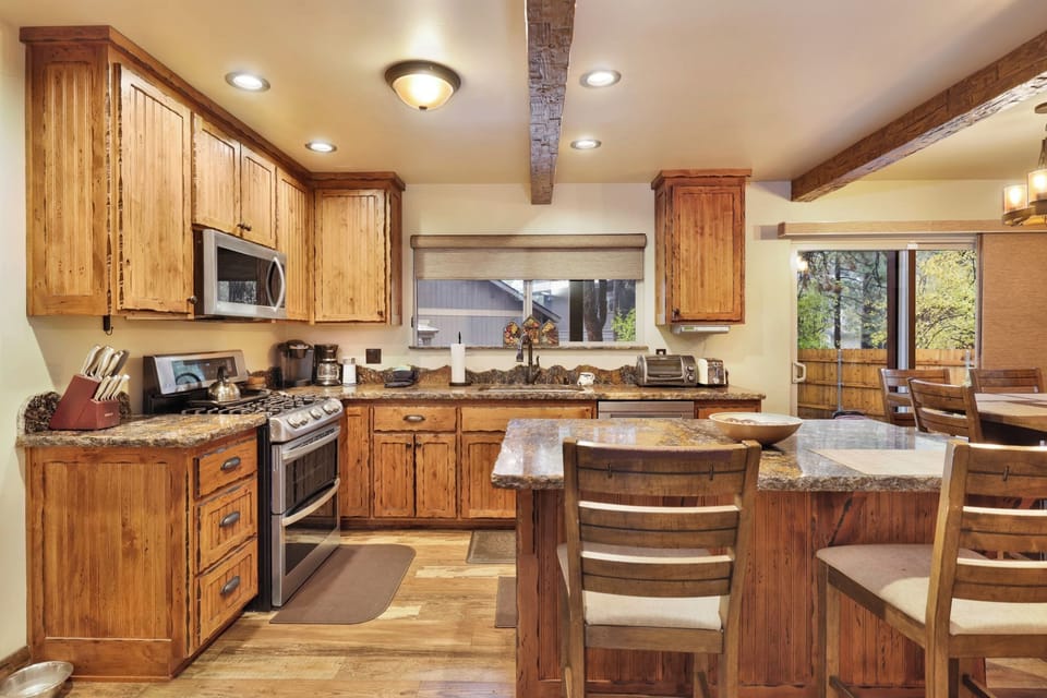 Cabin, Multiple Beds, Hot Tub, Mountain View (2080) | Private kitchen | Coffee/tea maker