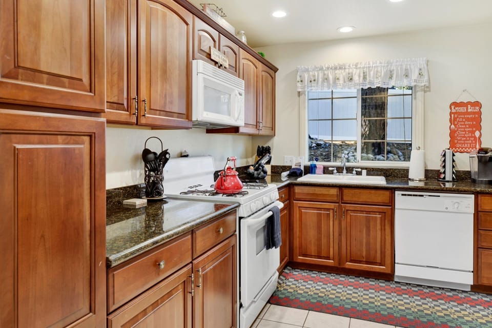Cabin, Multiple Beds, Hot Tub, Mountain View (2091) | Private kitchen