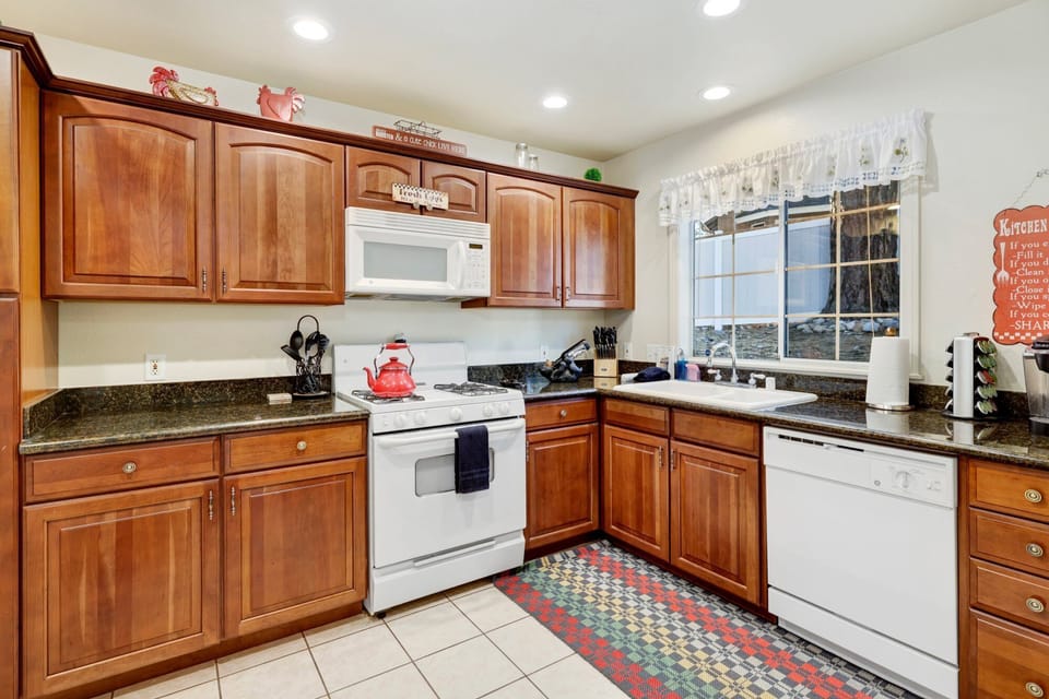 Cabin, Multiple Beds, Hot Tub, Mountain View (2091) | Private kitchen