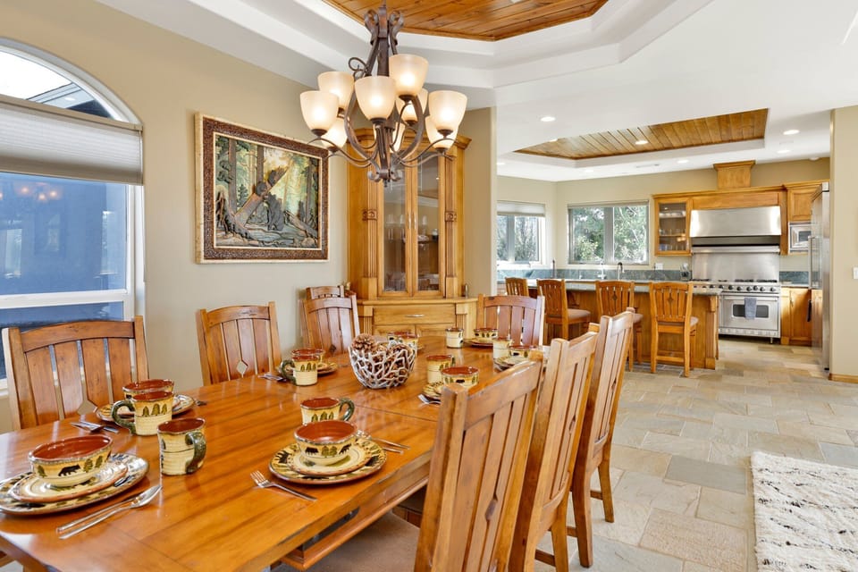 Cabin, Multiple Beds, Hot Tub, Mountain View (2178) | In-room dining