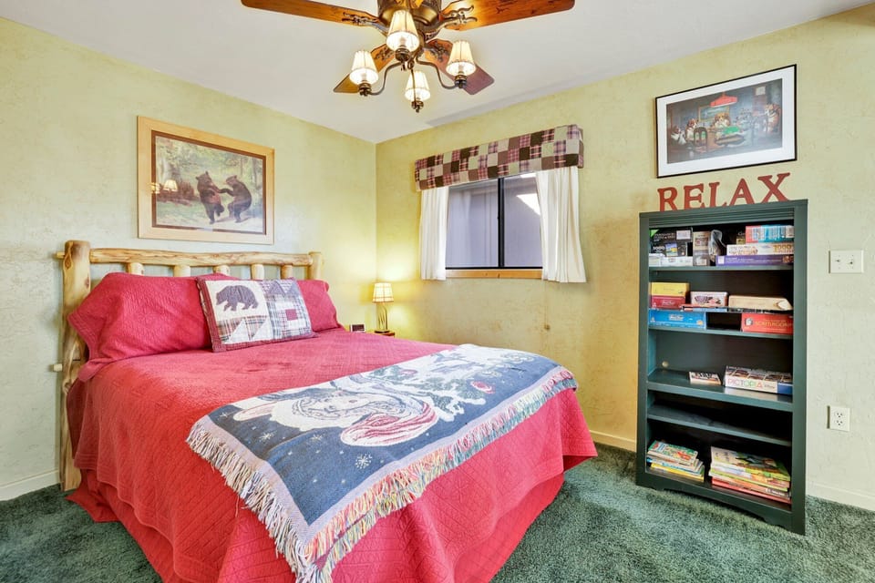 House, Multiple Beds, Patio, Mountain View (1864) | 3 bedrooms, individually decorated, individually furnished, bed sheets