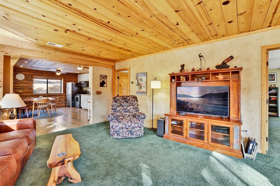 House, Multiple Beds, Patio, Mountain View (1864) | Living area | Fireplace