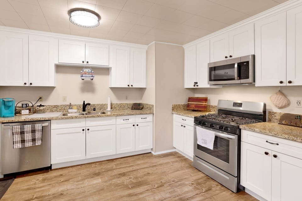 Cabin, Multiple Beds, Patio, Mountain View (2277) | Private kitchen | Coffee/tea maker
