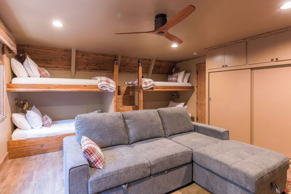 Cabin, Multiple Beds, Hot Tub, Mountain View (2152) | 3 bedrooms, individually decorated, individually furnished, bed sheets