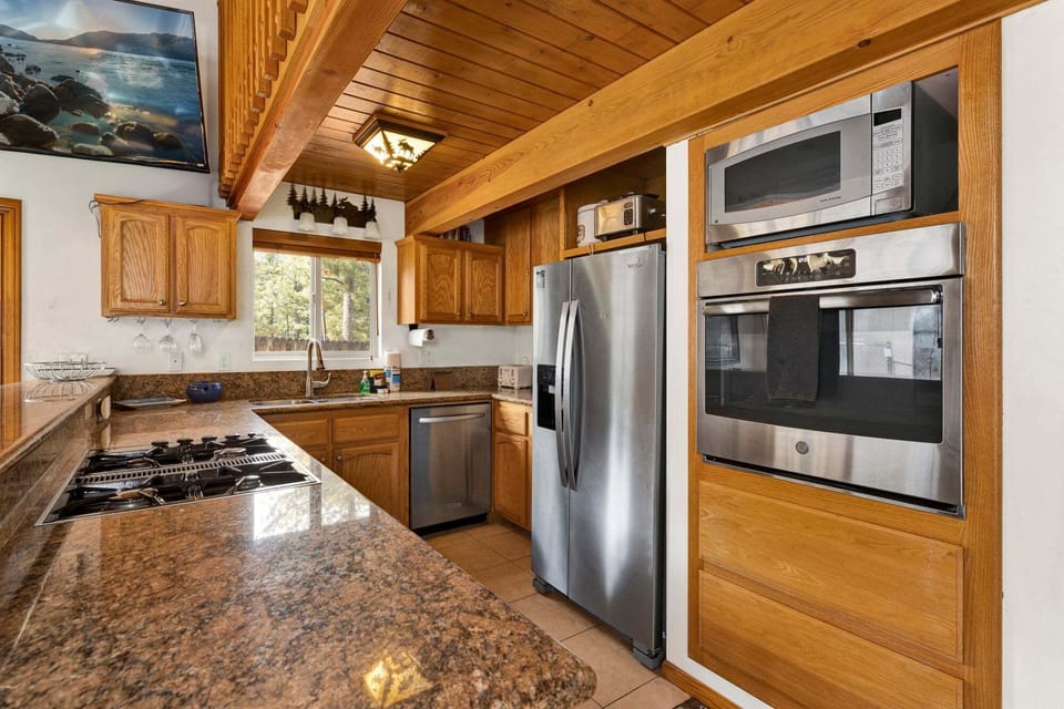 Cabin, Multiple Beds, Hot Tub, Mountain View (1931) | Private kitchen | Coffee/tea maker