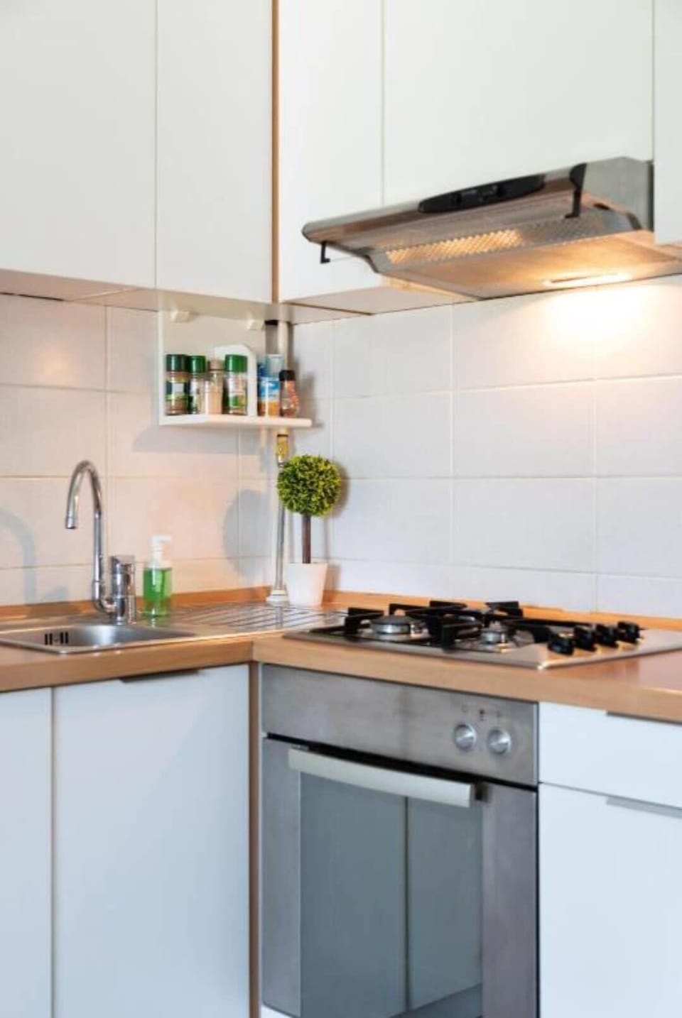 Bright and fully equipped kitchen - for your convenience!