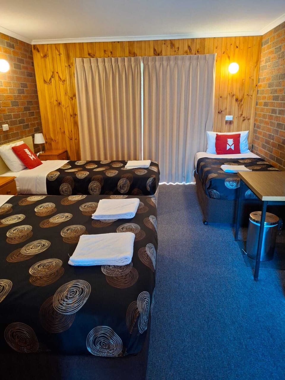 Family Room | Soundproofing, free WiFi