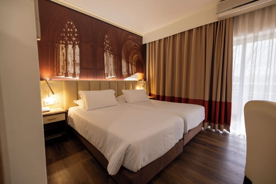 Double or Twin Room | In-room safe, desk, blackout drapes, soundproofing