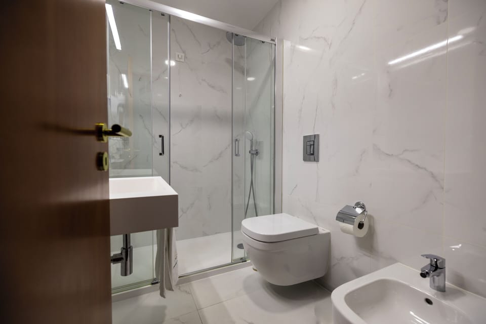 Double or Twin Room | Bathroom | Free toiletries, hair dryer, towels