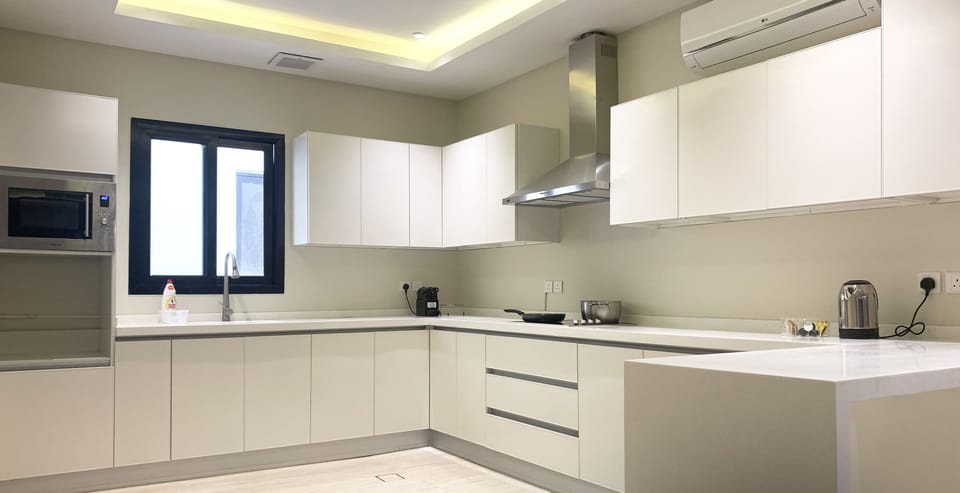 Design Apartment, 3 Bedrooms | Private kitchen | Electric kettle