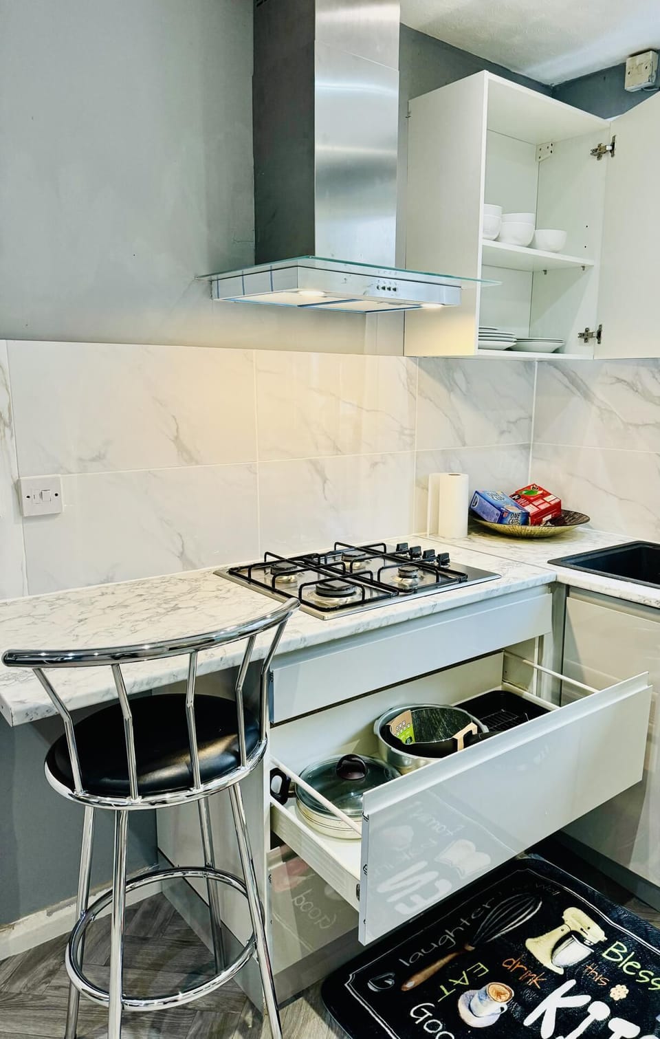 House | Private kitchen | Fridge, microwave, oven, stovetop
