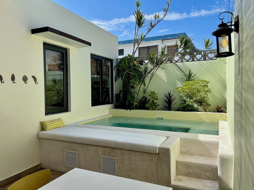Oasis Bungalow Private Plunge Pool for 6