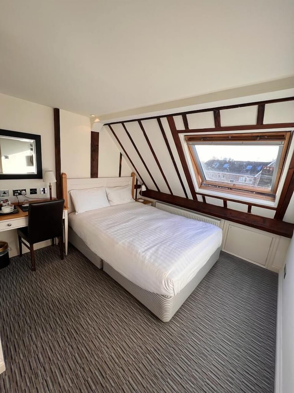 Standard Single Room | Desk, soundproofing, iron/ironing board, free WiFi