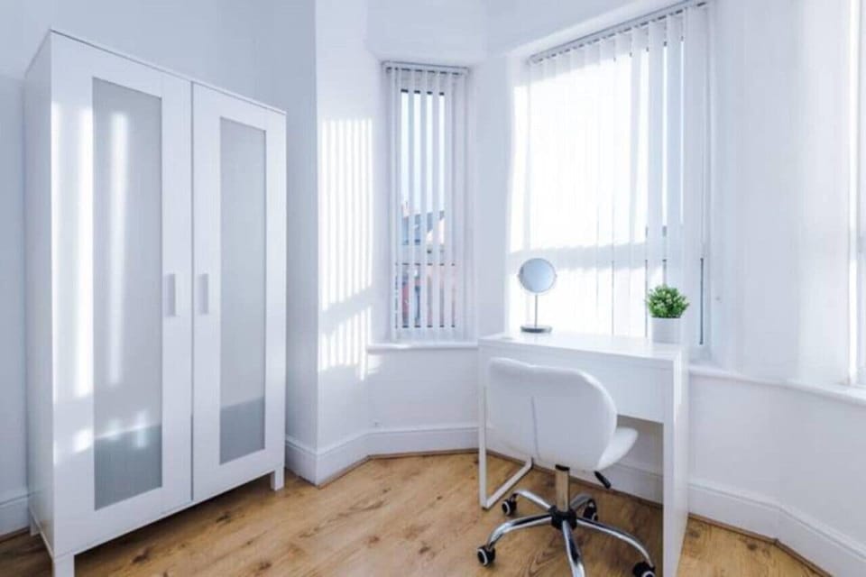 4 bedrooms, desk, iron/ironing board, free WiFi