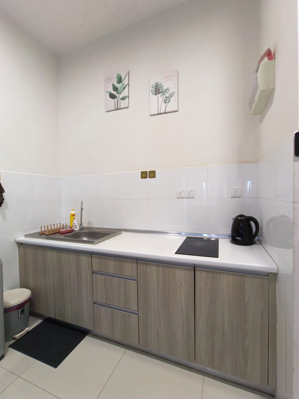 Comfort Apartment | Private kitchen | Fridge, cookware/dishes/utensils, paper towels, dining tables