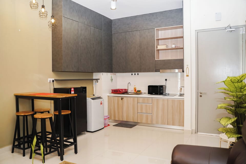 Comfort Studio | In-room dining