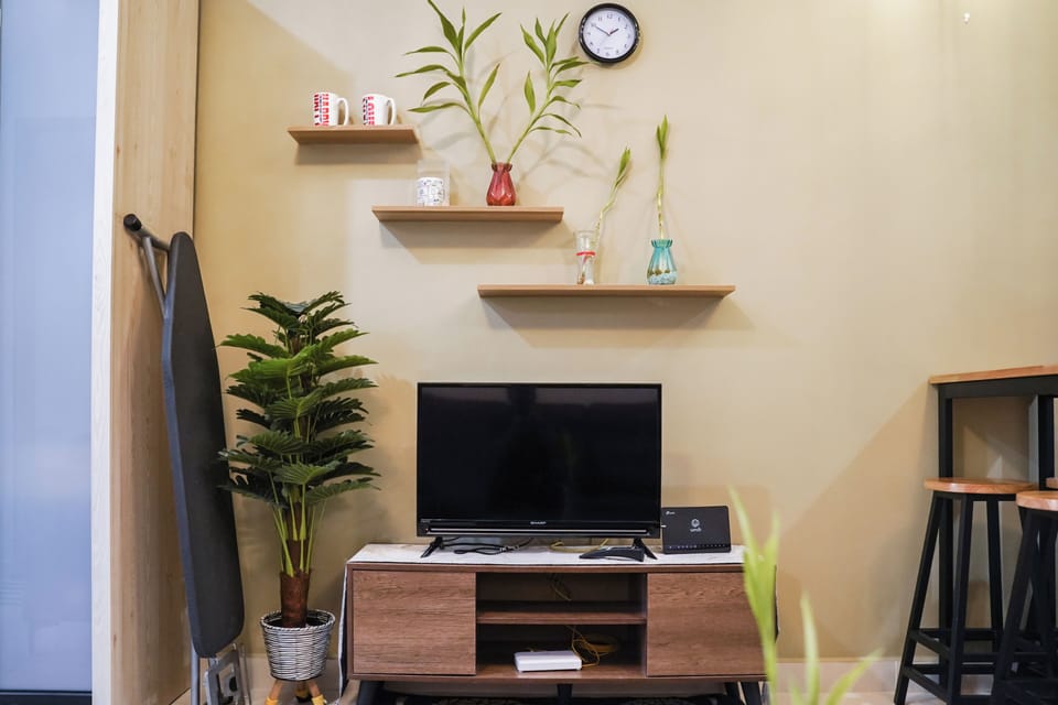 Comfort Studio | Living area | 32-inch Smart TV with cable channels, Netflix, streaming services