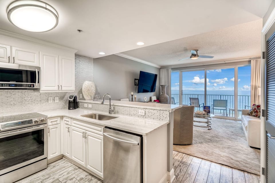 Full kitchen