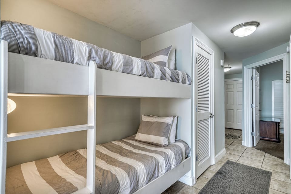 Twin bunks in the hallway nook