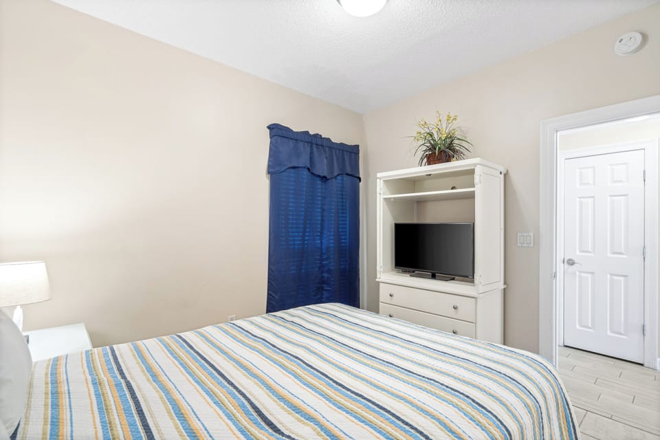 2nd bedroom with a queen size bed