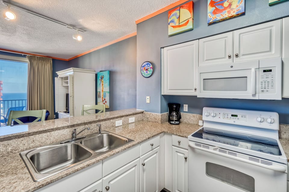 Full kitchen
