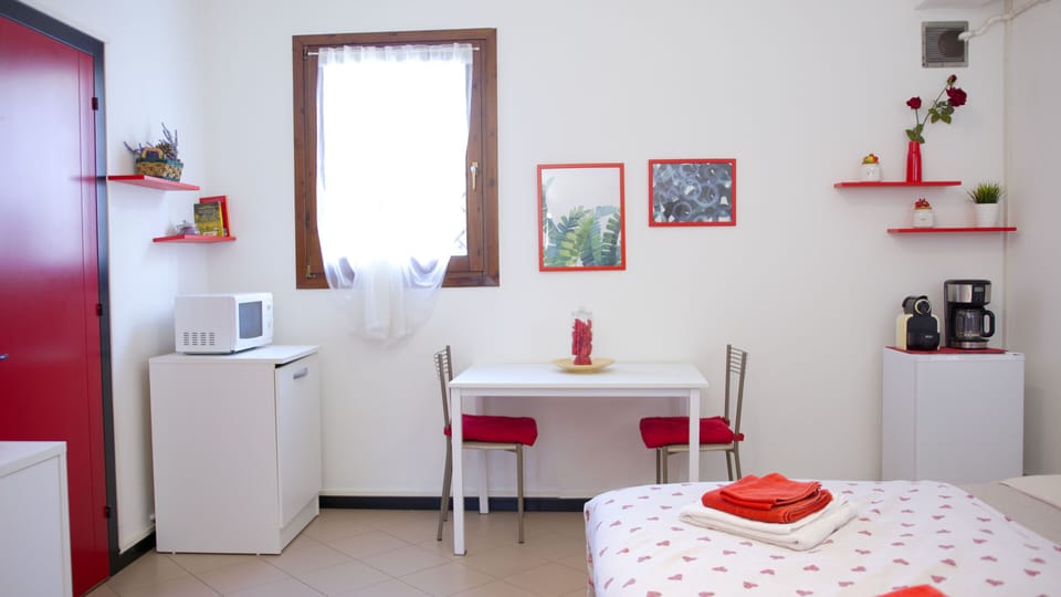 Studio | 1 bedroom, free WiFi, bed sheets