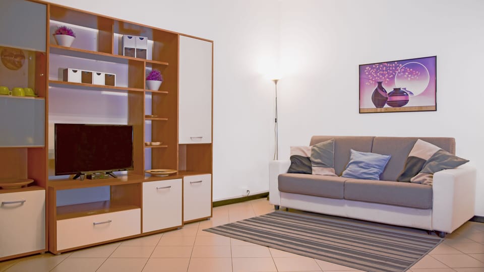 Apartment | Living area | TV