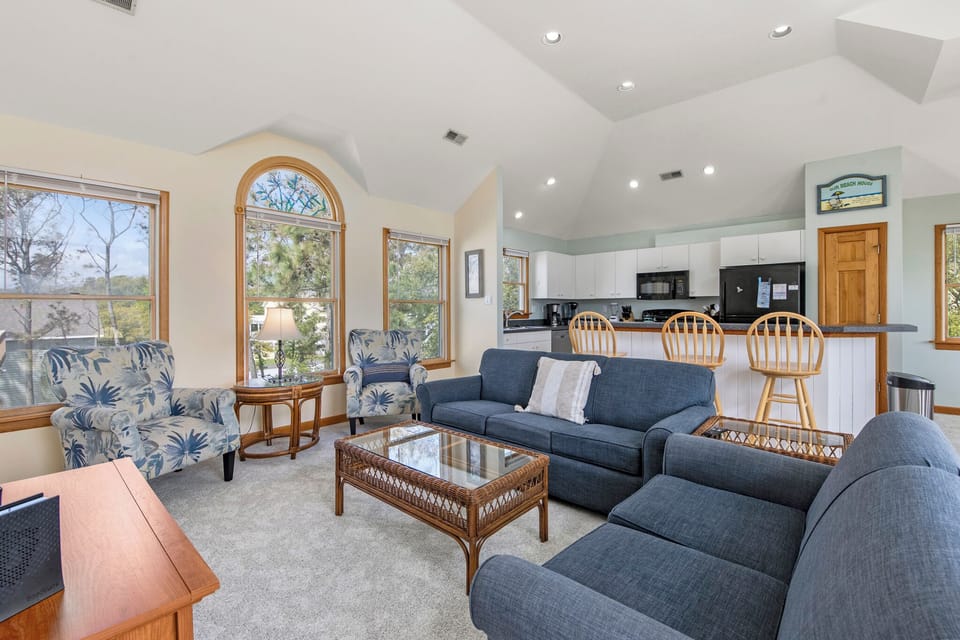 OSL09: Bayberry Breeze | Top Level Living Area