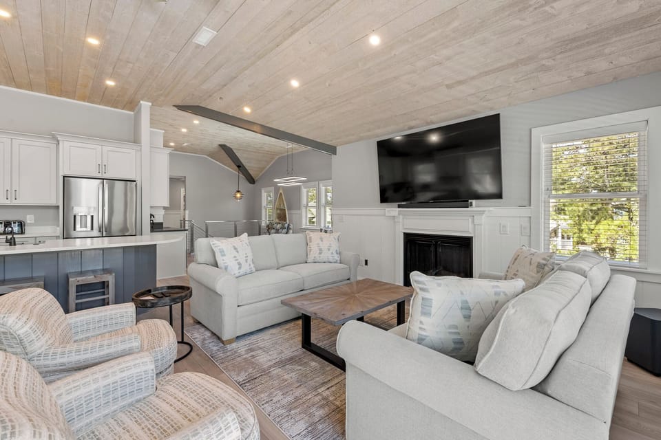CL586: Modern Sound | Top Level Living Area