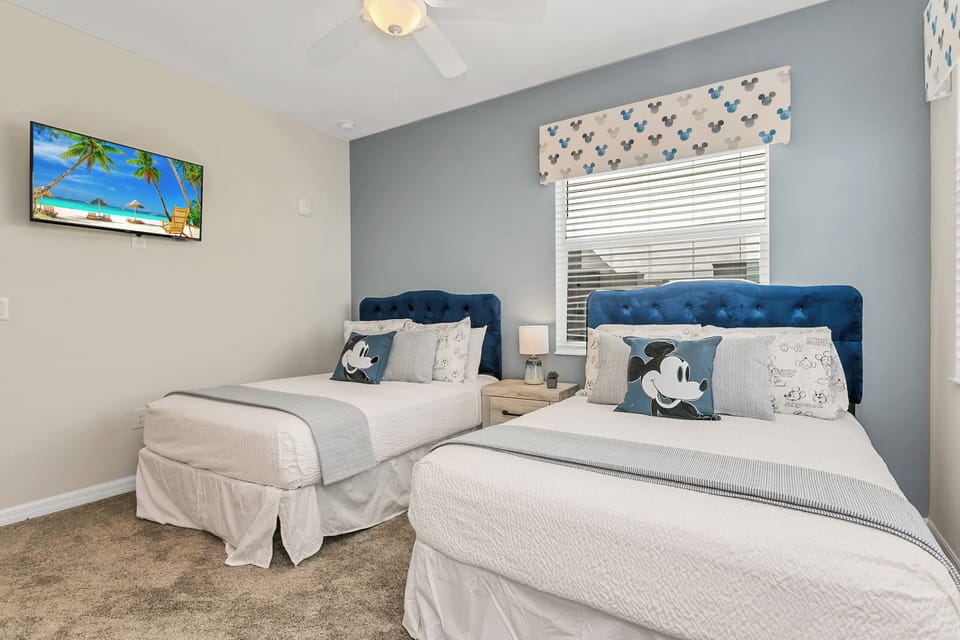 - Spectacular bedroom of the condo in Kissimmee - Cozy beds with neat and clean linen and soft pillows - Marvelously Mickey Mouse themed decor - Availability of smart Tv and Netflix - Windows for light and air and amazing views