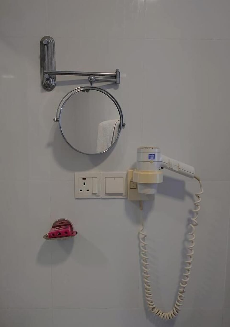 Shower, bidet, towels