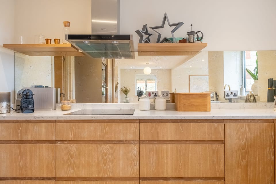 Ground floor: Kitchen with electric oven