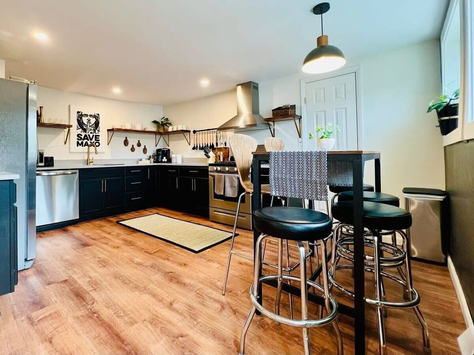 Kitchen / Dining