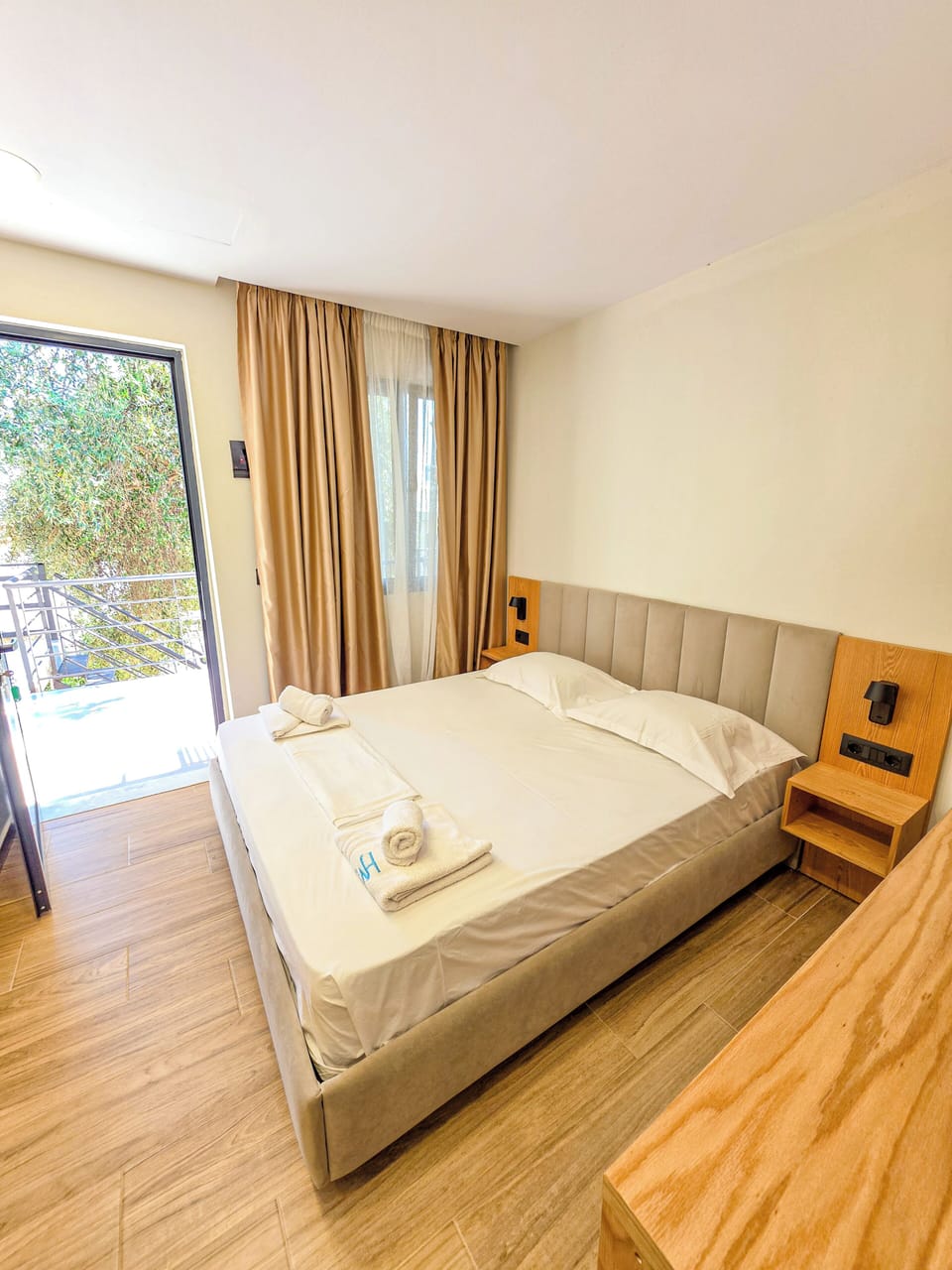 Double Room | Desk, WiFi (free), bed sheets